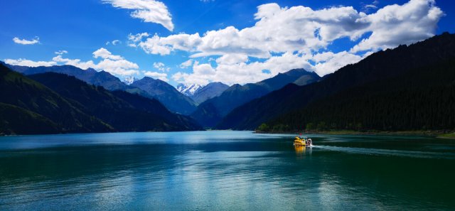 天山天池和天山大峡谷是一个地方吗?