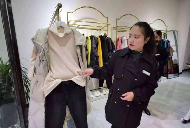 女生跑步穿什么服装好看图片