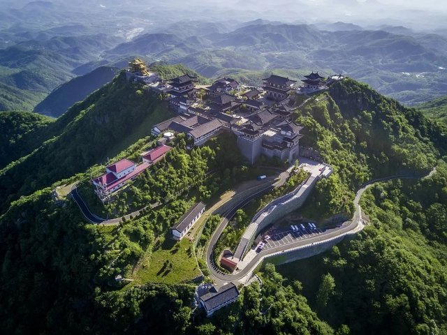 中国排名前十的旅游景区有哪些(国家级旅游景点有哪些)