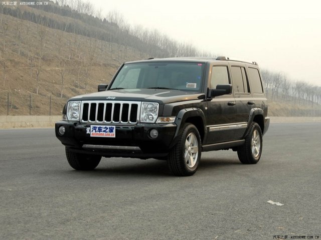 jeep指挥官和自由光怎么样(jeep大指挥官是不是涡轮增压的)