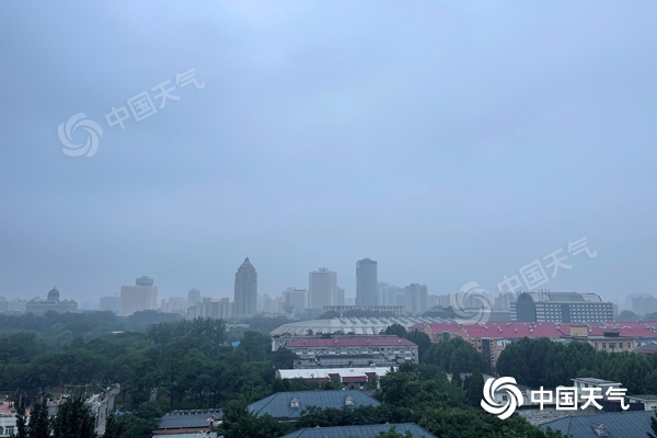 北京明天雨停，后天再阵雨，能见度低
