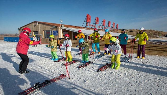 响沙湾滑雪场有多少条雪道啊 响沙湾滑雪场开放时间