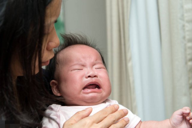 新生儿不吃奶怎么办「新生儿不吃奶怎么办一喂就哭」