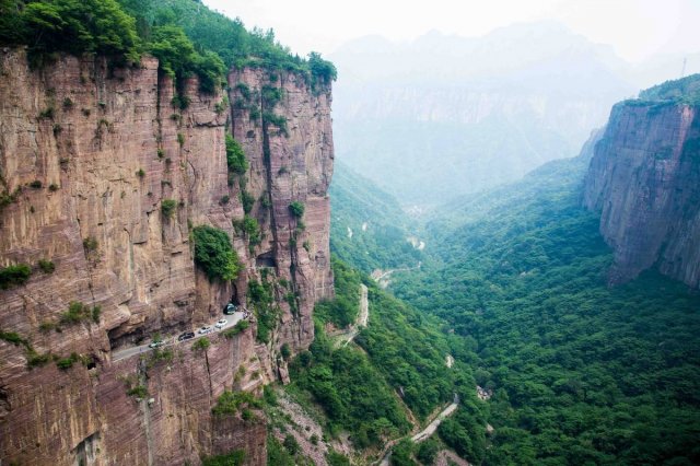 中国最惊险的十大旅游景点 中国最惊险的十大旅游景点是