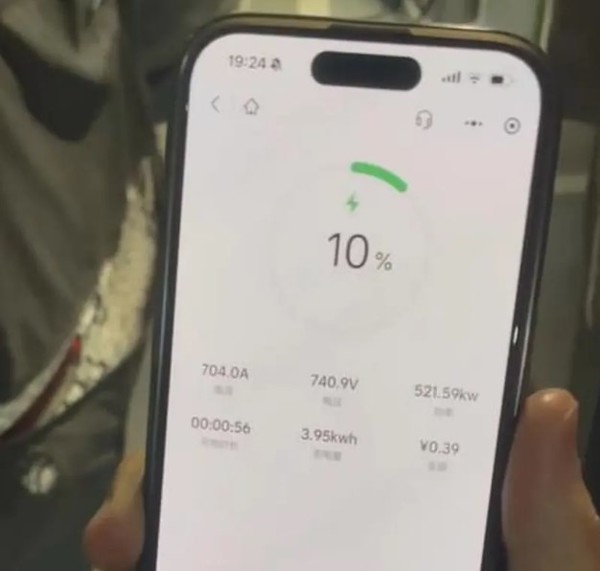 实测揭秘：理想MEGA充电神器，10分钟从6%跃升至80%，颠覆你的充电认知