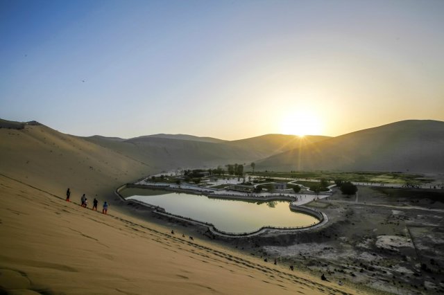 月牙泉旅游攻略花费多少钱，月牙泉旅游攻略花费