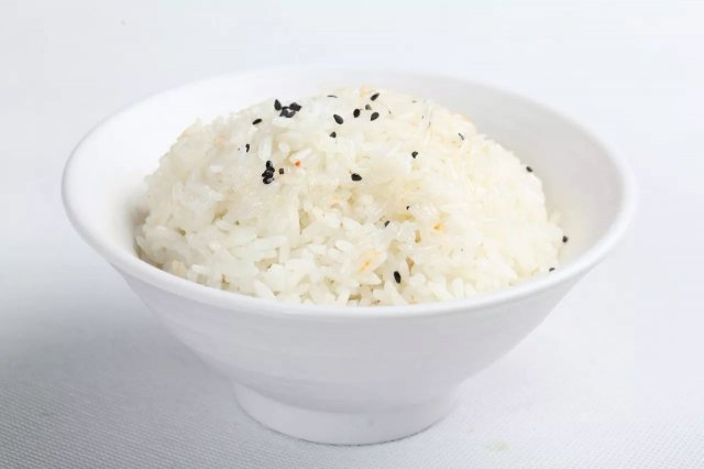 米饭与馒头哪个更容易发胖请权威一些(吃米饭和馒头哪个会发胖)