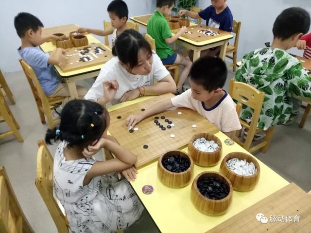 孩子学围棋有哪些好处呢「孩子学围棋有哪些好处和作用」