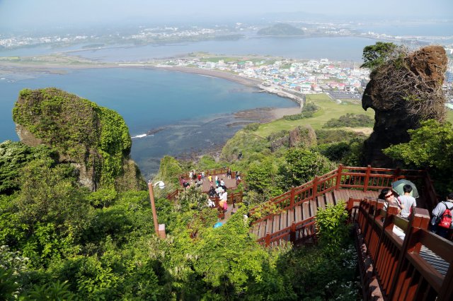 济州岛旅游最佳季节是什么时候，济州岛有哪些必去的景点和活动