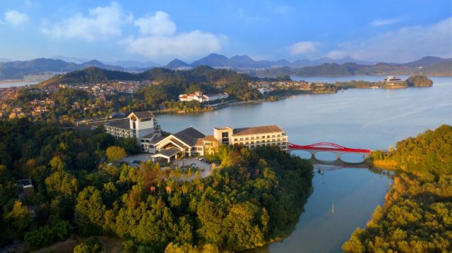 杭州中都青山湖畔大酒店山景高级大/双床房一晚套餐