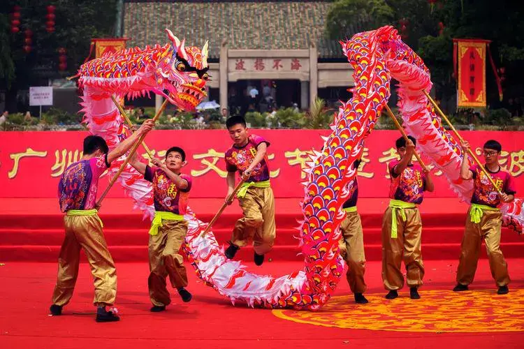 春节家庭欢乐游：探索最适合带家人共度佳节的城市