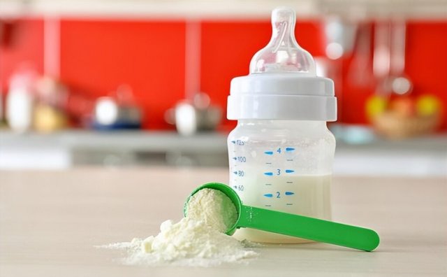 刚出生宝宝喝多少奶粉 刚出生宝宝喝多少奶粉合适