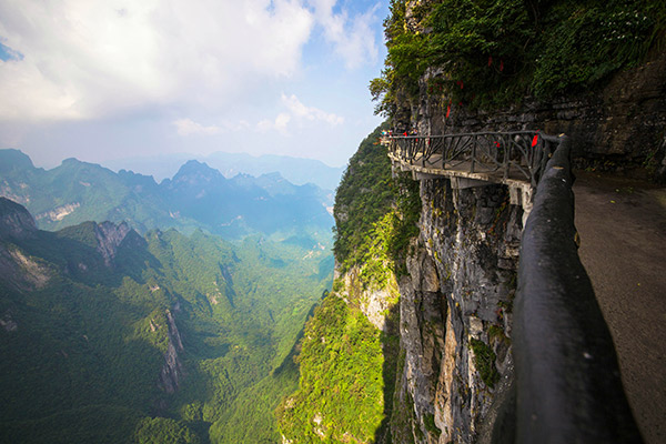 张家界旅游攻略二日(去张家界旅游攻略及费用要多少钱)