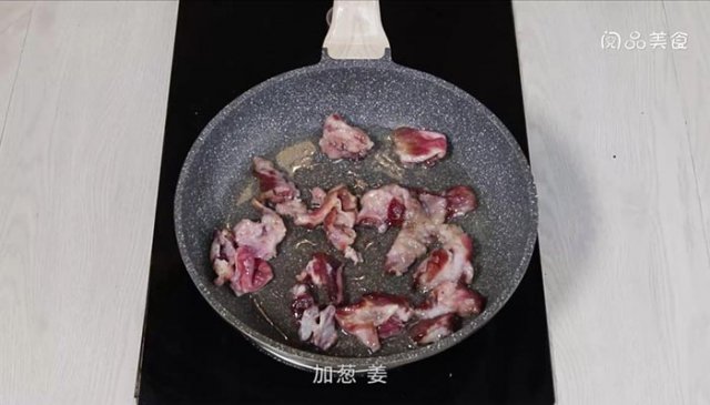 蒜苗炒羊肉的做法孜然，蒜苗烧羊肉的做法