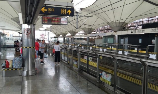 上海地铁10号线所有站点，上海10号线怎么分叉了怎么坐