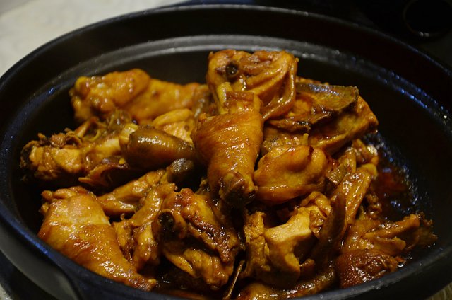 江西美食盛宴：三杯鸡独领风骚，十大传统名菜尽显地方风味