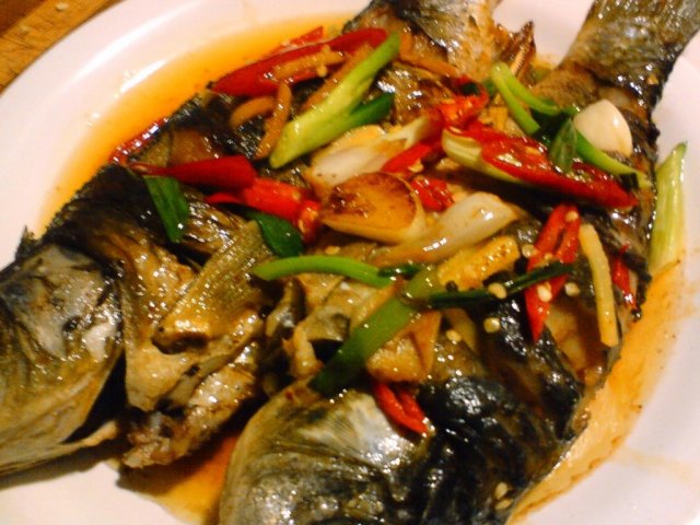 中华美食瑰宝：西湖醋鱼、北京烤鸭荣登中国历史十大名菜之列
