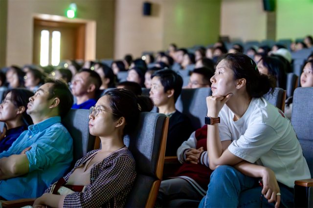 《红楼梦之金玉良缘》华东政法放映：忠于原著，再现经典，电影改编再创新