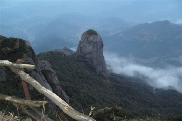 广西十大高峰排名猫儿山矮一点高度超过2公里
