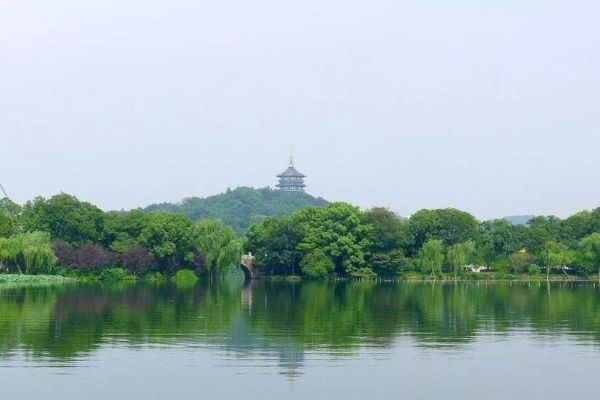 杭州一日游必去的十大景点(杭州一日游必去的十大景点排名)