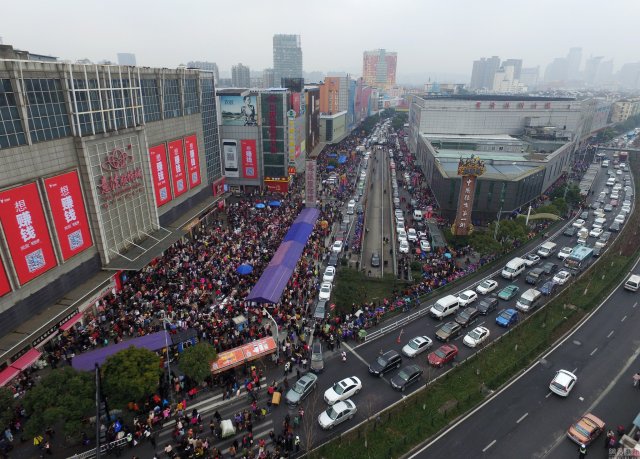 哪里有批发服装的市场(中国十大服装批发市场排名是)