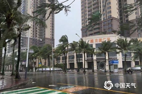 台风泰利发威广东多地现“列车效应” 明天强降雨中心将移至