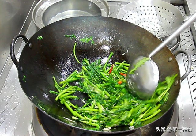 虾米炒茼蒿美食教程分享