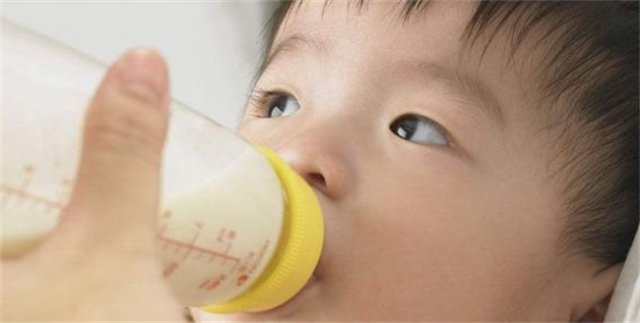 宝宝不吃奶粉怎么办一喂就哭 三个月宝宝不吃奶粉怎么办