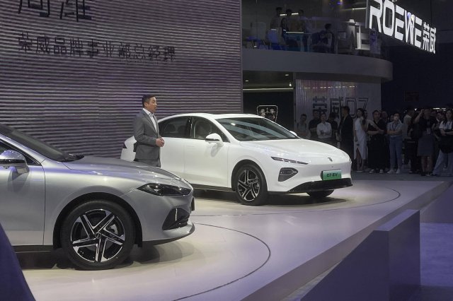 2023成都车展：首次亮相的荣威D7 EV/D7 DMH