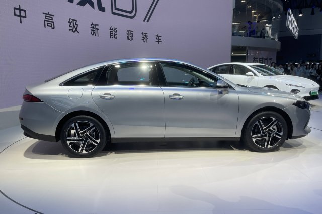 2023成都车展：首次亮相的荣威D7 EV/D7 DMH