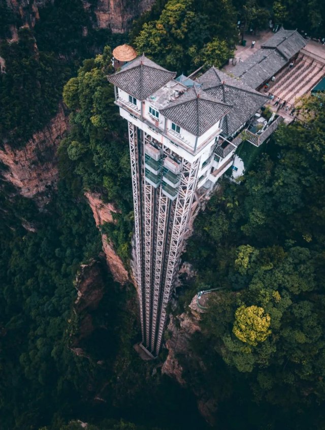 张家界：一个集自然奇观与城市风貌的绝佳目的地