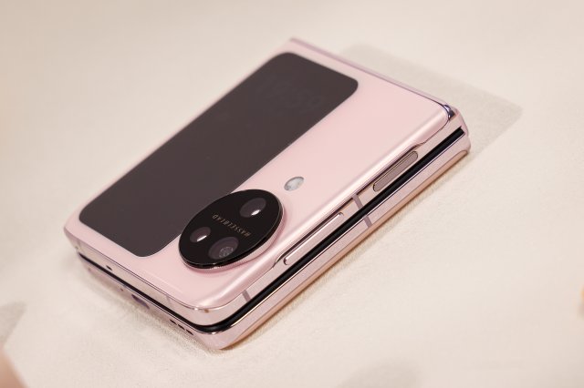 OPPO Find N3 Flip折叠屏手机：流畅操控，极致优雅展现