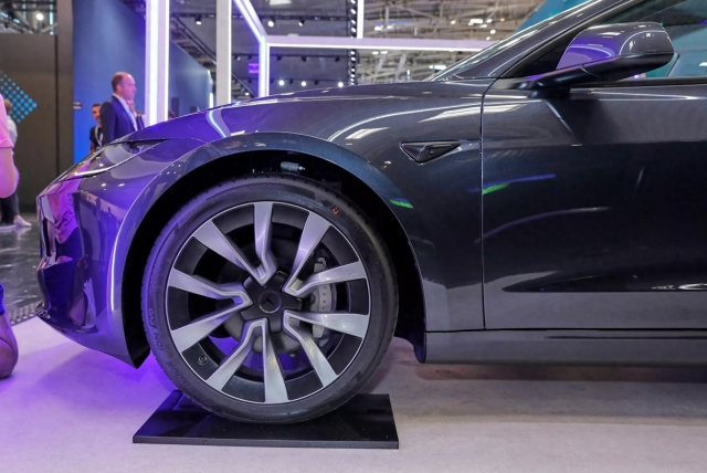 新款特斯拉Model 3亮相慕尼黑车展外观/内饰/配置变化明显