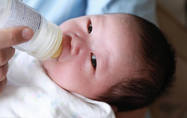 婴儿喝奶粉量正常标准表？婴儿喝奶粉量正常标准表大全