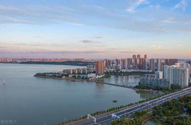 中国九大面积最大城中湖是哪里，中国最大的城中湖面积