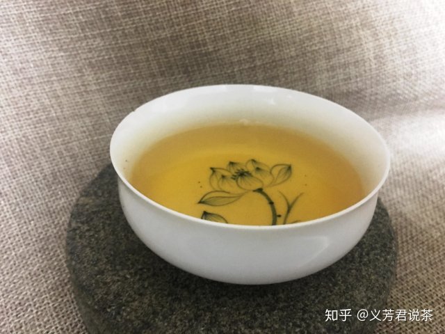 乌龙茶和黑乌龙茶的区别 东方树叶黑乌龙和乌龙的区别