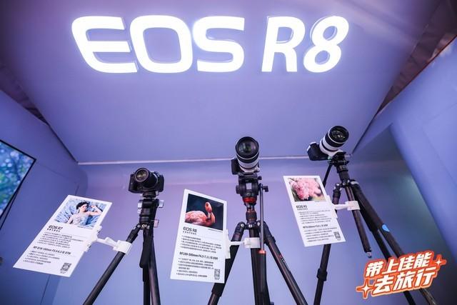 佳能EOS R8 R巴士：重庆潮好玩现场，人山人海火爆打卡地