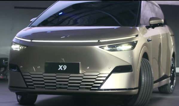 全球首款后轮转向MPV——小鹏X9实车亮相，广州车展震撼登场