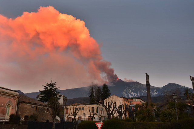 地球上最活跃的火山「世界上最活跃的火山是哪座火山」