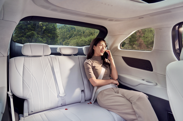 小鹏X9：7.7平米空间内，三排座椅电动调节，舒适与科技的完美融合