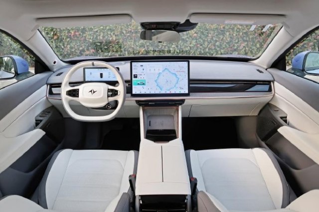 探索未来驾控，eπ007新能源轿跑：内敛智慧，驾驭非凡