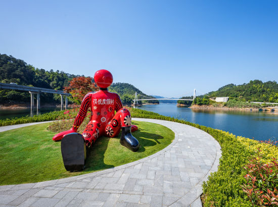 千岛湖榻榻米家庭套房(大床)1晚套餐(含2大1小早中晚餐)