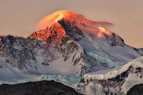 中国难爬名山排行榜珠穆朗玛峰2、乔戈里峰3、贡嘎山