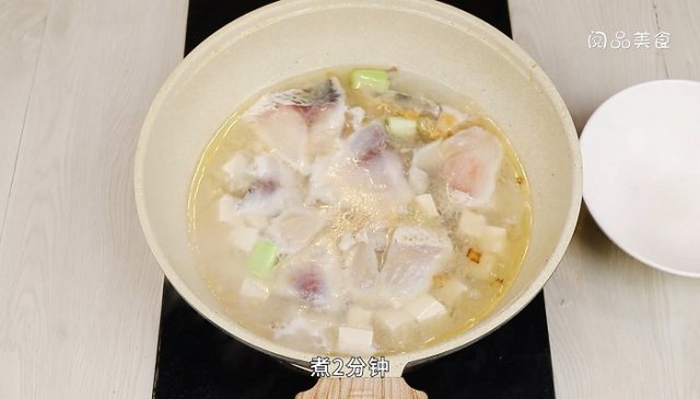 草鱼炖豆腐怎么做，草鱼炖豆腐怎么做好吃