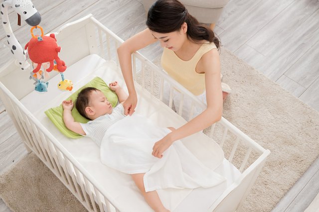 让孩子单独睡觉培养独立性「怎样让宝宝单独睡」