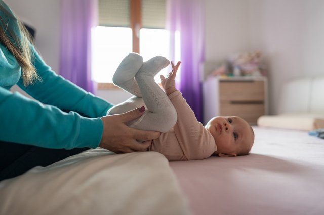 孩子游泳时腿抽筋该怎么办呢 孩子游泳抽筋是怎么回事