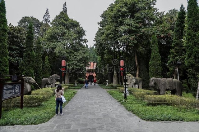 成都旅游-永陵-文殊院-动物园-大熊猫基地-宝光寺