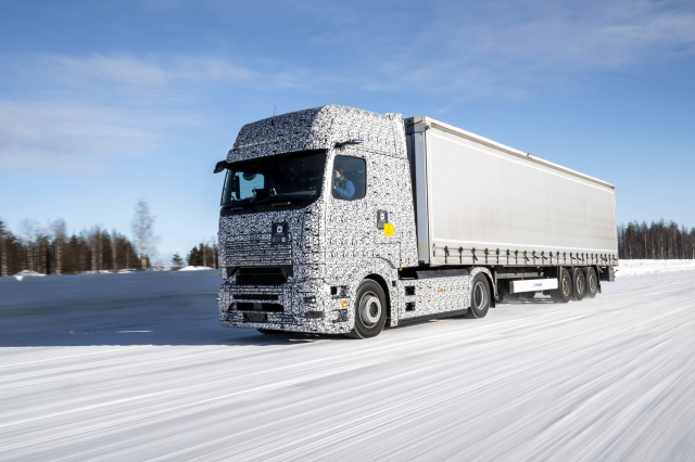 奔驰eActros LongHaul重卡量产版命名为eActros 600 10月全球首发