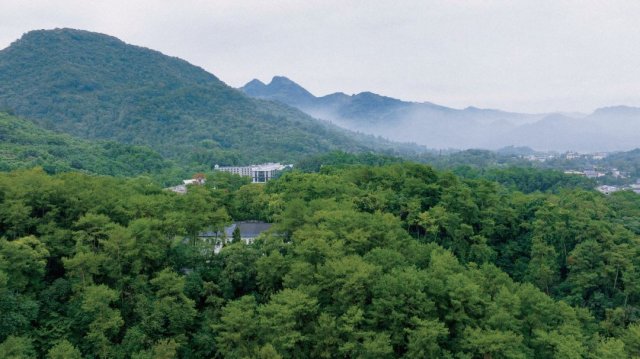 峨眉山红珠山宾馆 5号楼湖景大床间1晚套餐