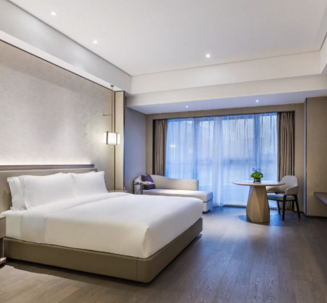 上海临港美爵酒店 高级大床房1晚 含双早+双人自助晚餐